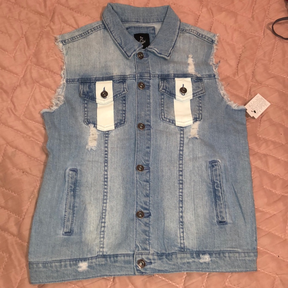 No sleeve denim jacket
